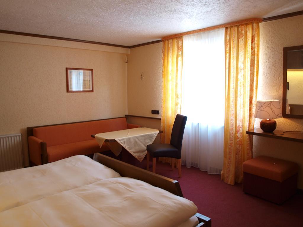 Hotel Gasthof Schuster Und Gaestehaus Ruedesheim am Rhein Room photo
